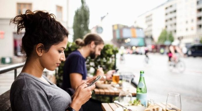 Less Phone Time Could Help You Lose Weight